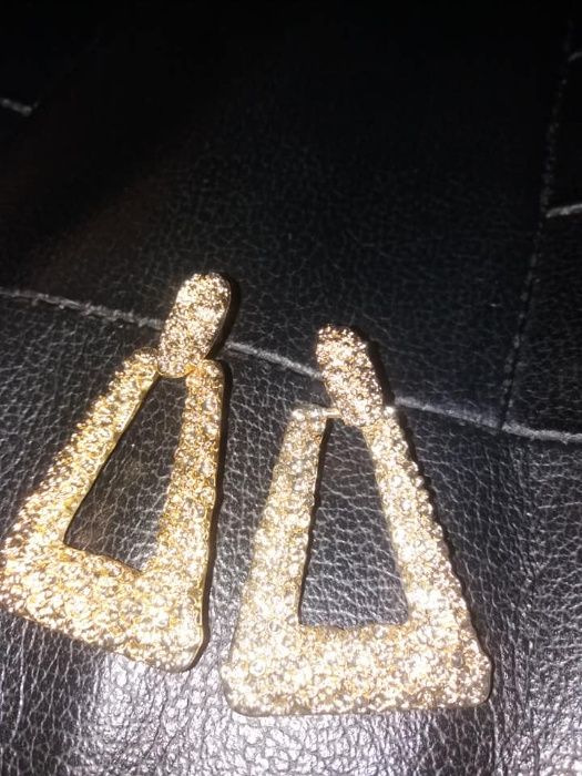 Стоманени обеци с модерен дизайн