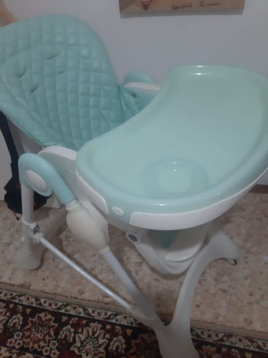 Продам детскую кровать и коляску есть ещё столик. Столик стоит 40 000т