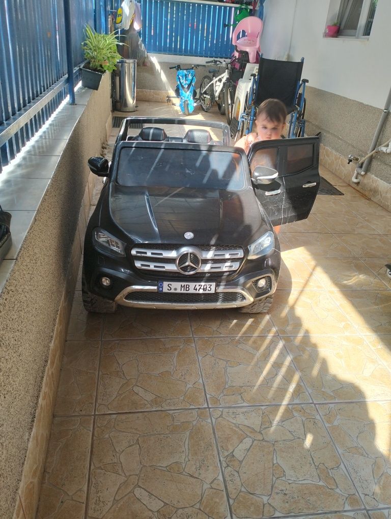 Vând mașină copii Mercedes