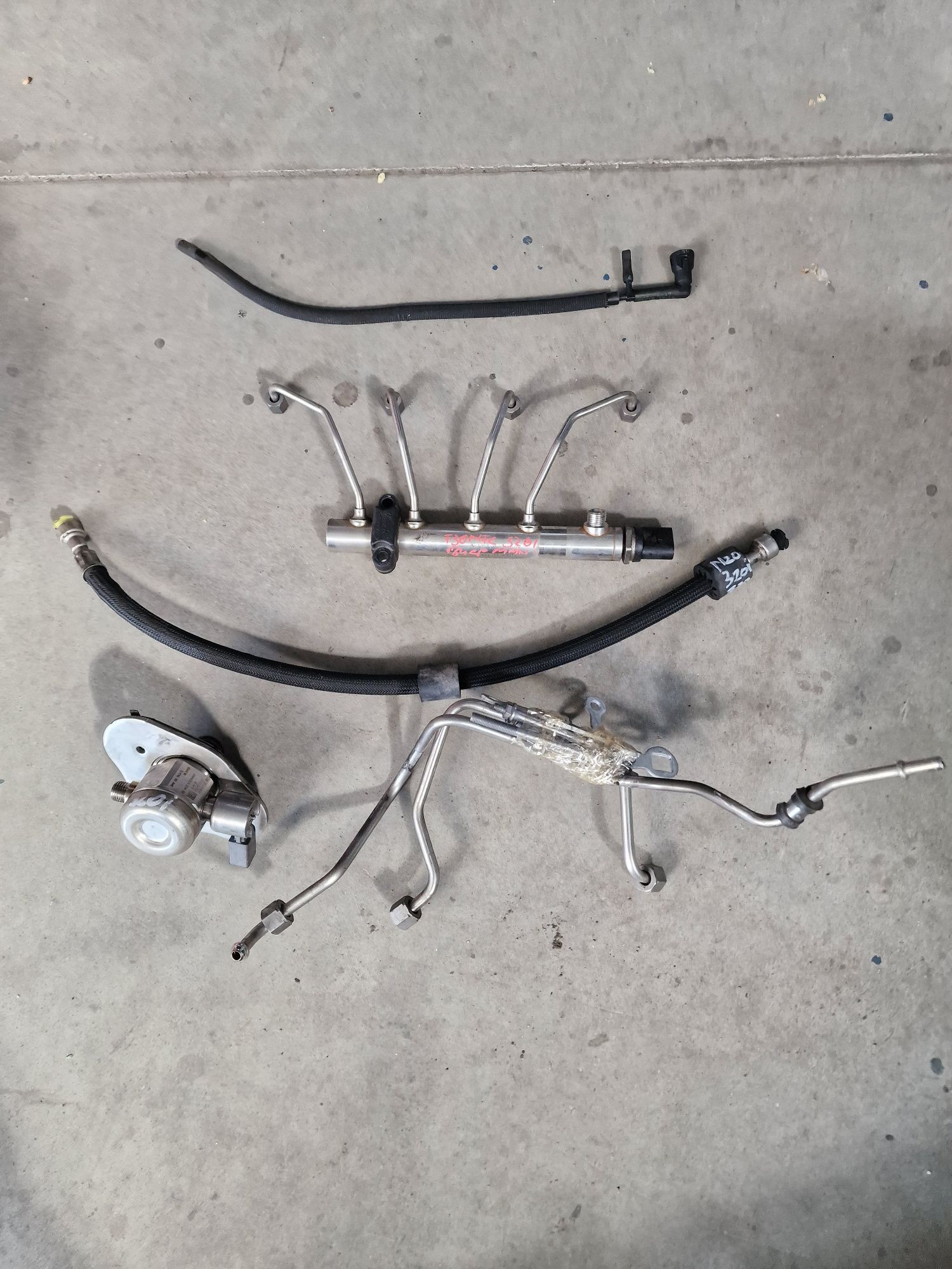 Rampa conducte tur retur pompa injecție n20 320i  bmw f20 f30 f32 f36