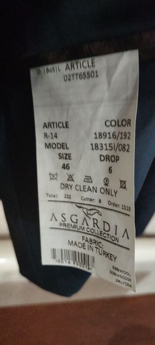 Продам костюм  размер:46                     .