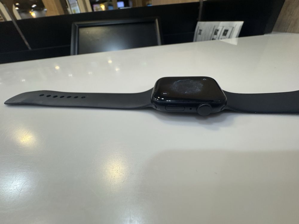 Продавам Apple watch se 45mm 2022