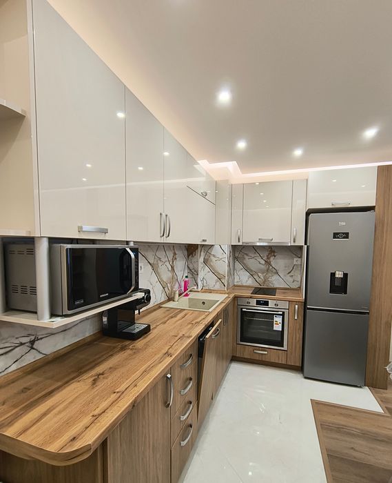 Дава се под наем Тристаен апартамент в Пловдив, Южен - 92 кв.м за 612 € - Снимка #2