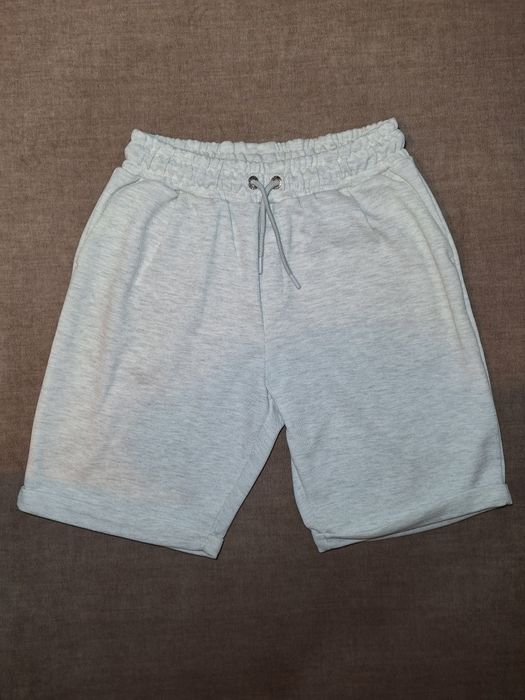 Pantaloni scurți mărimea L