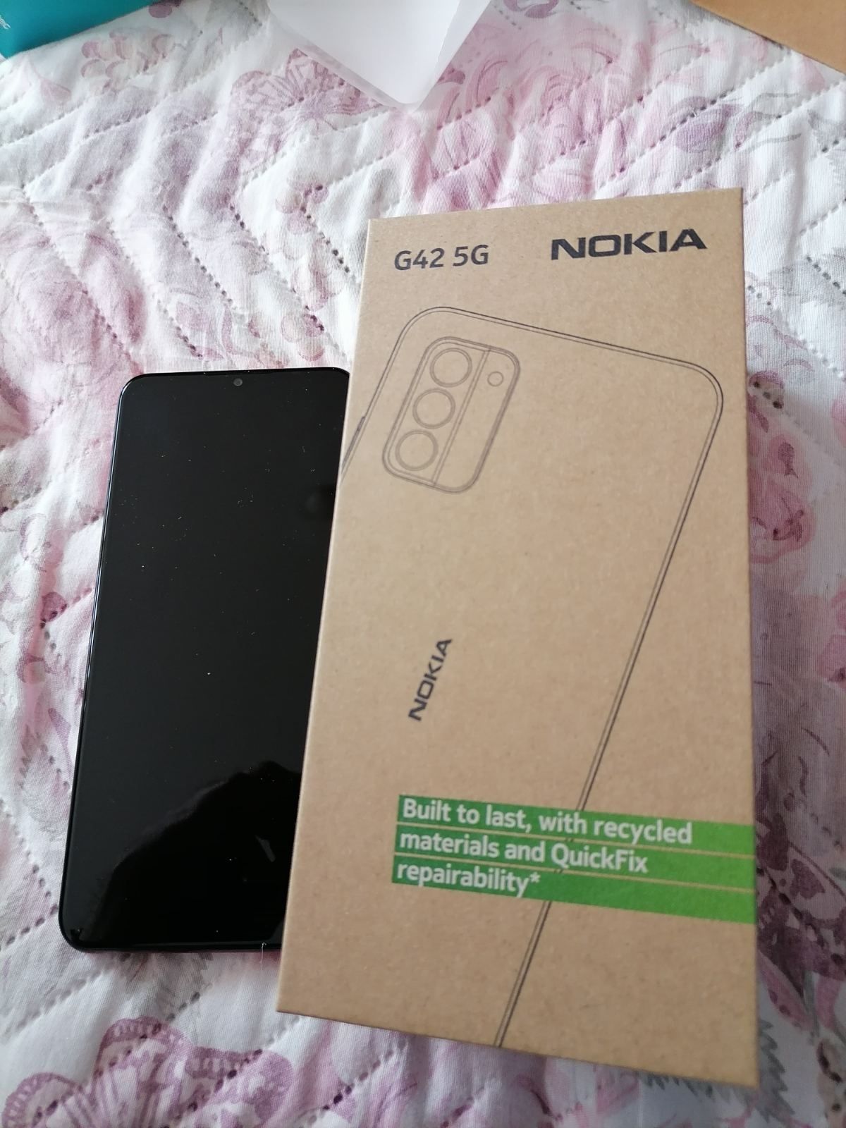 Продавам телефон Nokia G42 5G +безжични слушалки