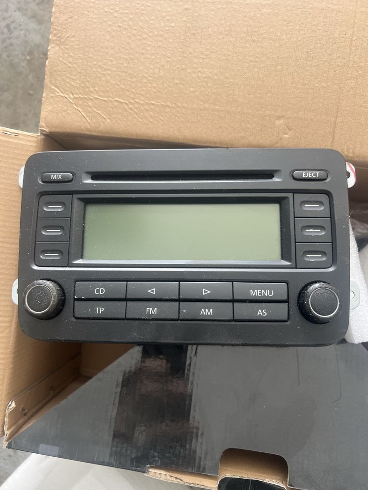 Radio Cd auto Vw Touran 2004- impecabil, ca nou