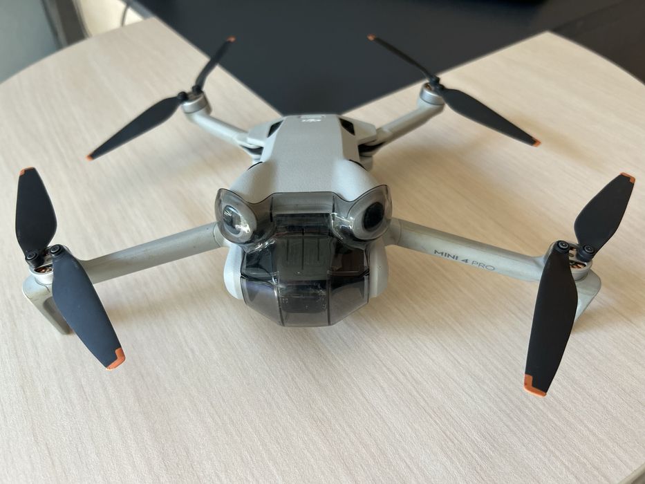 Продавам DJI Mini 4 Pro Fly More Combo