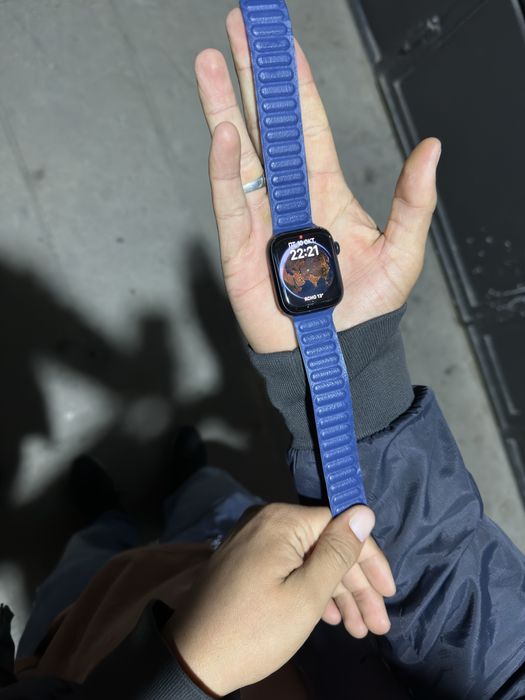 Apple wach 8 45 mm arginal kichkina qirilgan joyi bor