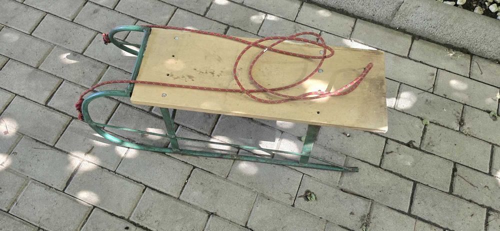 Sanie cu cadru de fier