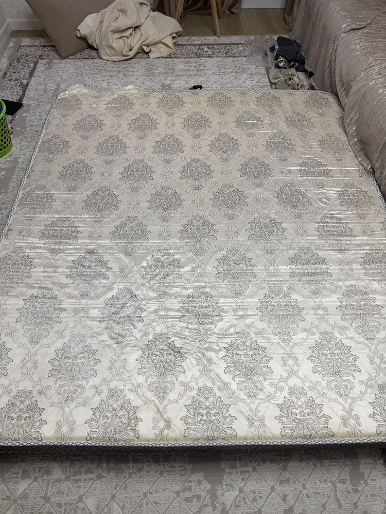 Продам Матрас 180/200