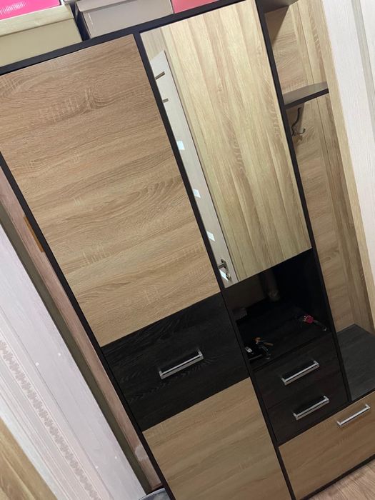 Продам шкаф в прихожую