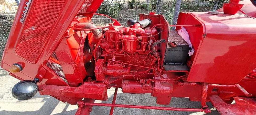 Tractor Mccormick 45 cp cu  remorca aro