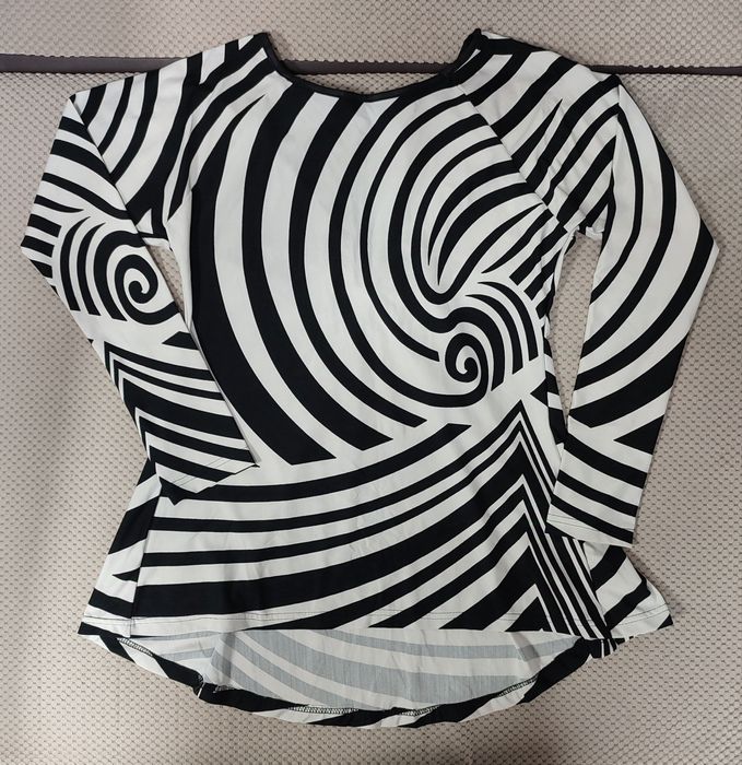 Продавам Блузи и други