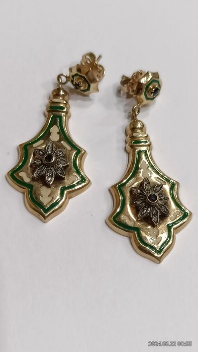 Vind cercei vintage din aur cu email