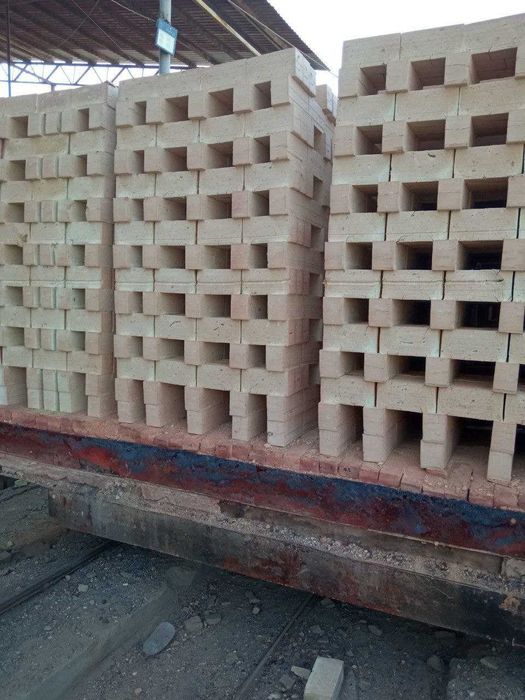 Гишт/gʻisht сотилади(продаются)