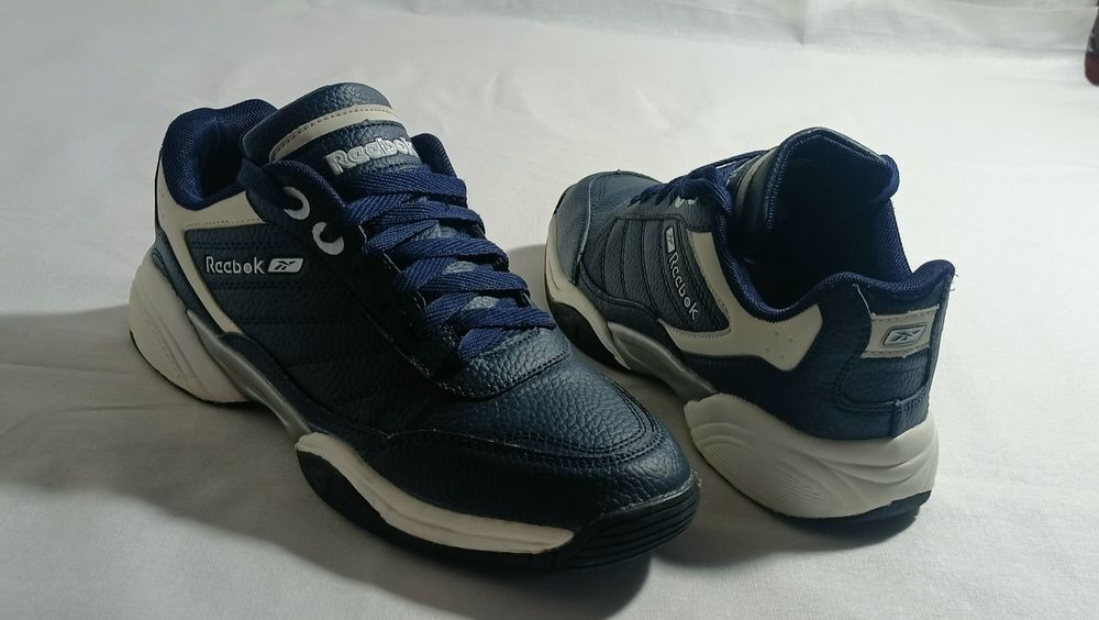 Продам спортивную обувь Reebok