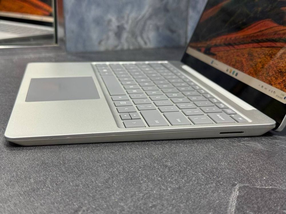 Microsoft Surface go i5-1035G1 / 16 / 256 SSD M2 / Сенсорный экран