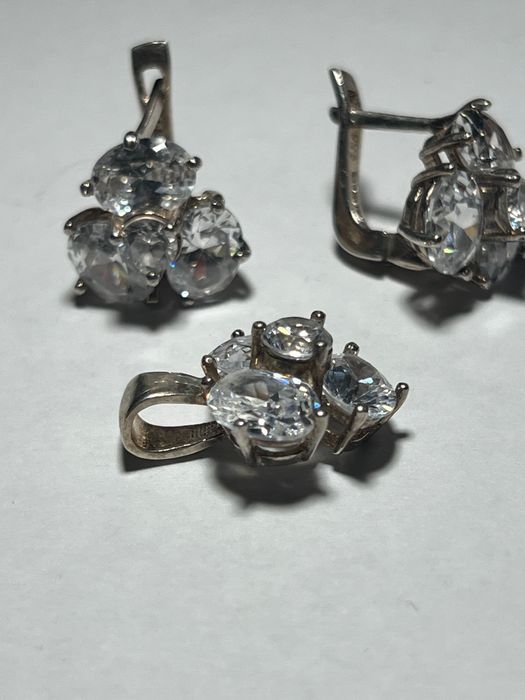 Inel de argint cu zirconii colorate și set de argint