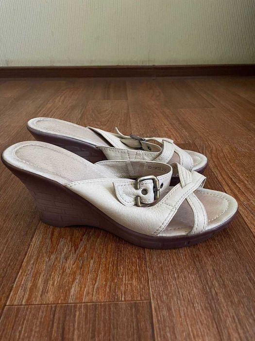 Ayollar oyoq (37-38 razmer)