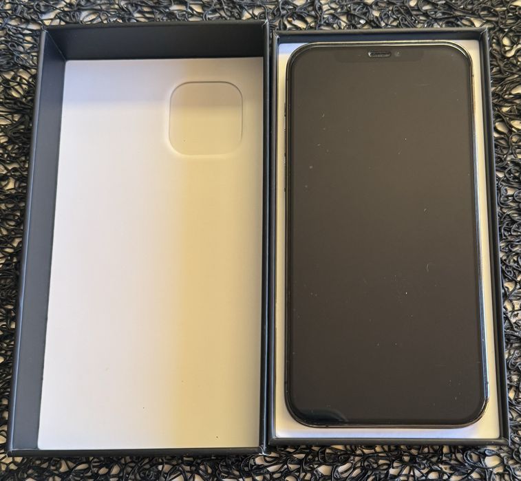 IPhone  12 pro Graphite пълен комплект/95%батерия/като нов