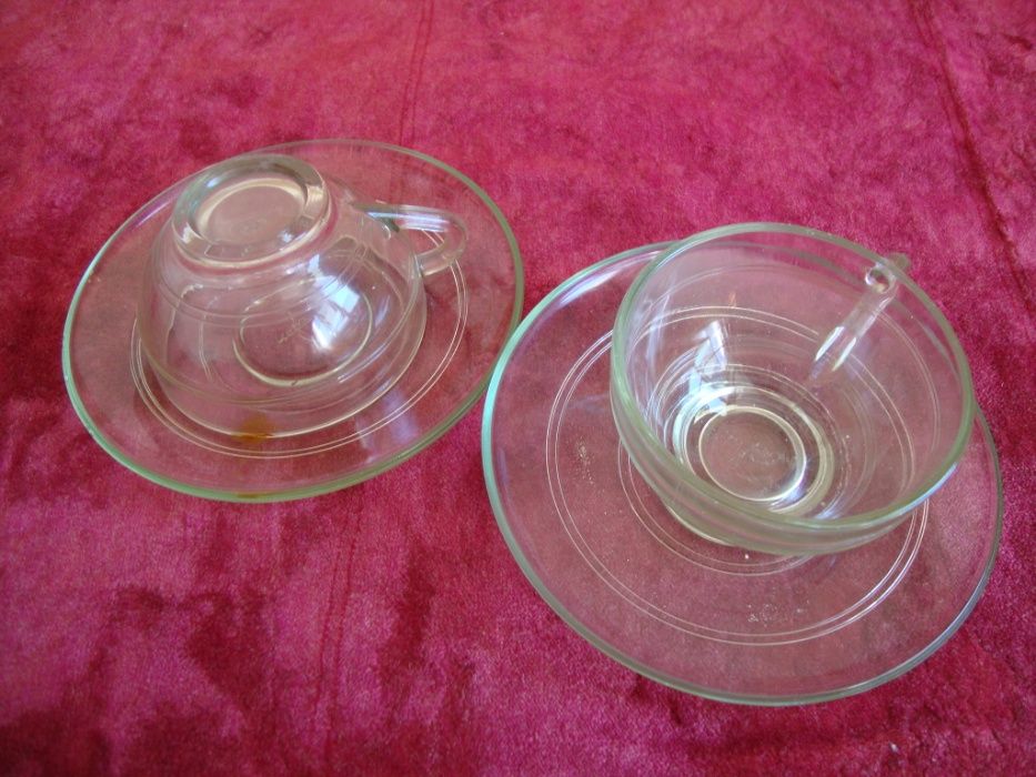 Йенско стъкло: чаши с чинийки