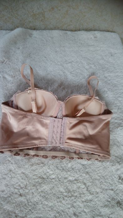 Bustiera  dantela bej cu straduri