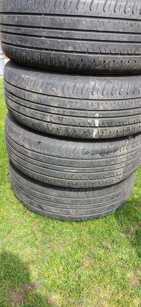 Vînd Anvelope Hankook 225 60 R17 de vară
