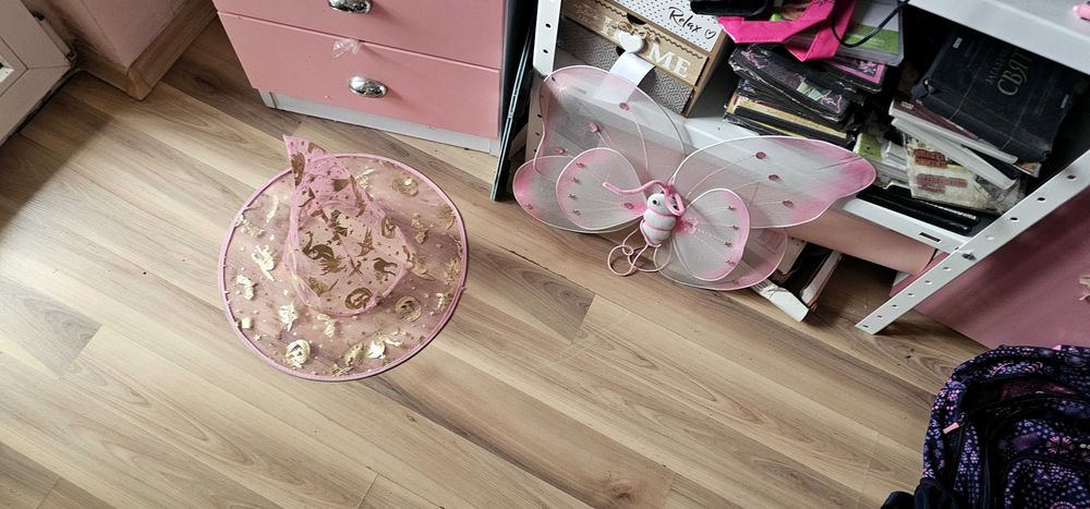 Продавам шапка и крила