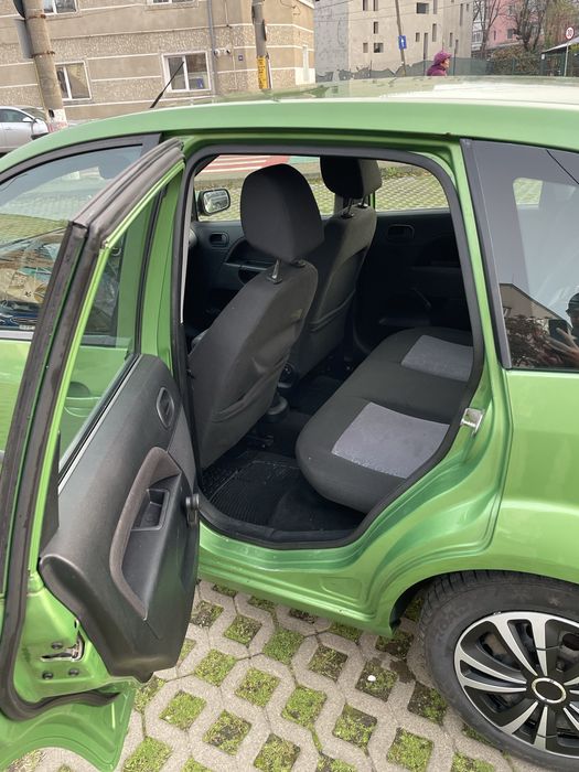 Ford Fiesta 2005 Motor 1.3 Benzina pret:1.850 Euro