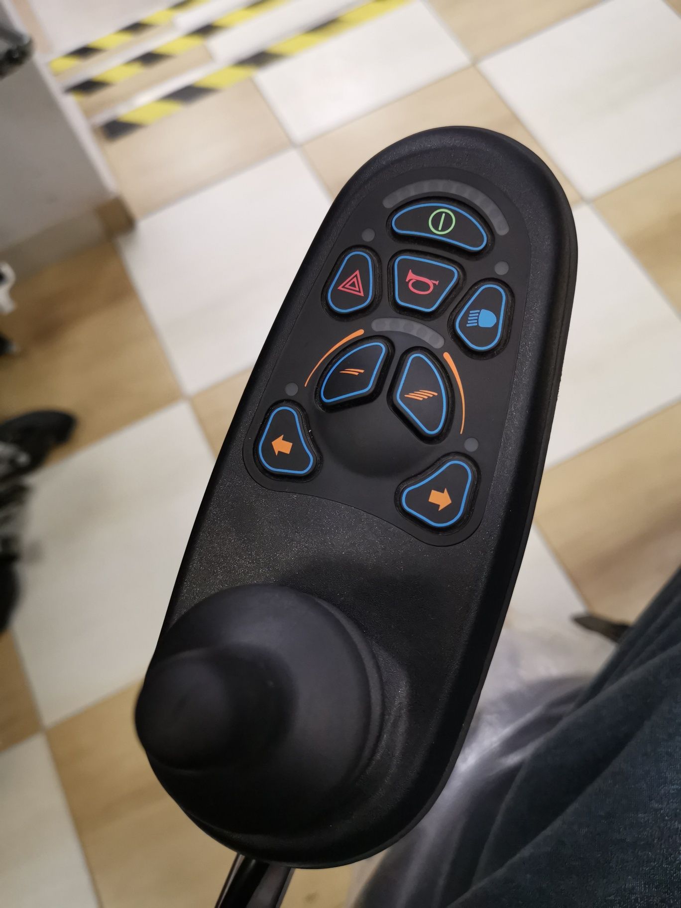 Carucior electric pentru persoane cu dizabilitati Viego A