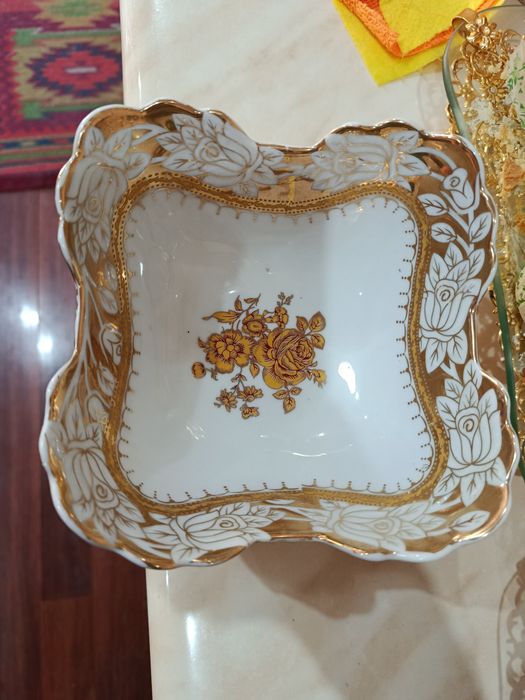 Посуды белые с золотом. ок чинни идиш. oq chinni idish