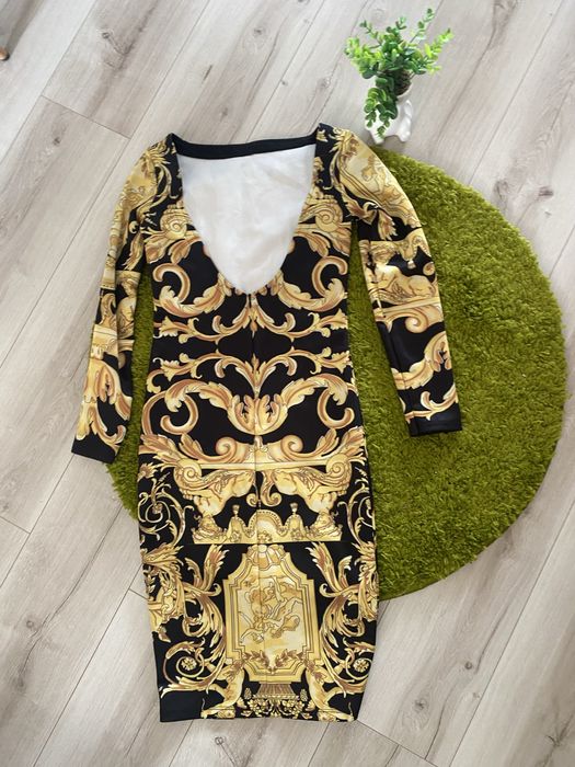 Рокля по тялото