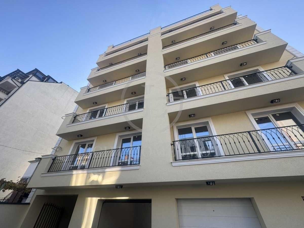 Продава се Двустаен апартамент в Пловдив, Център - 72 кв.м за 2562 €/кв.м - Снимка #8