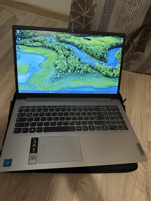 Laptop Lenovo aproape nou
