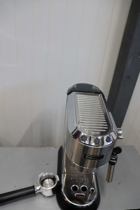 Кафемашина DeLonghi EC685.M DEDICA