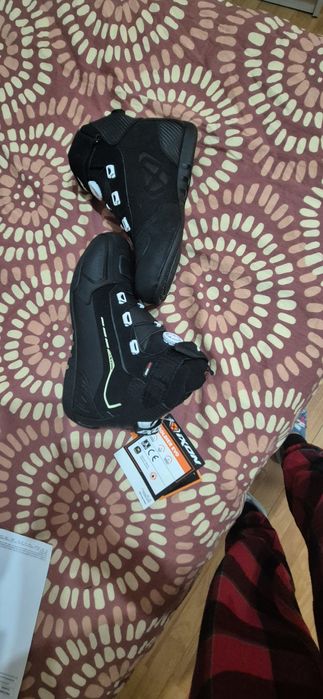 Ghete moto de vanzare