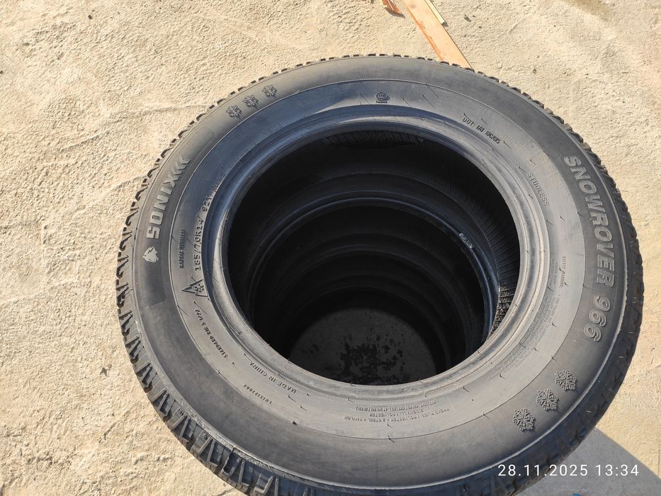 Зимние шины почти новые
