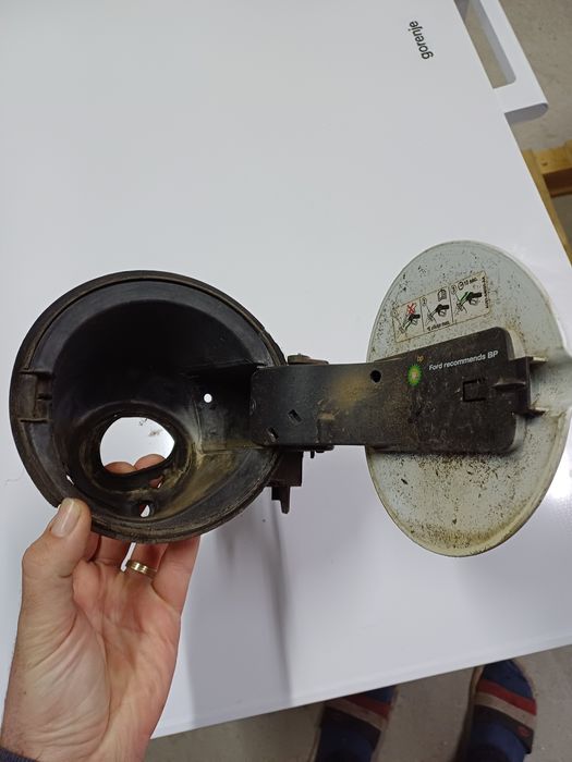 Usa rezervor ford focus  2  facelift culoare alb