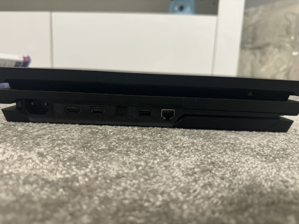 PlayStation 4 Pro, 1TB
