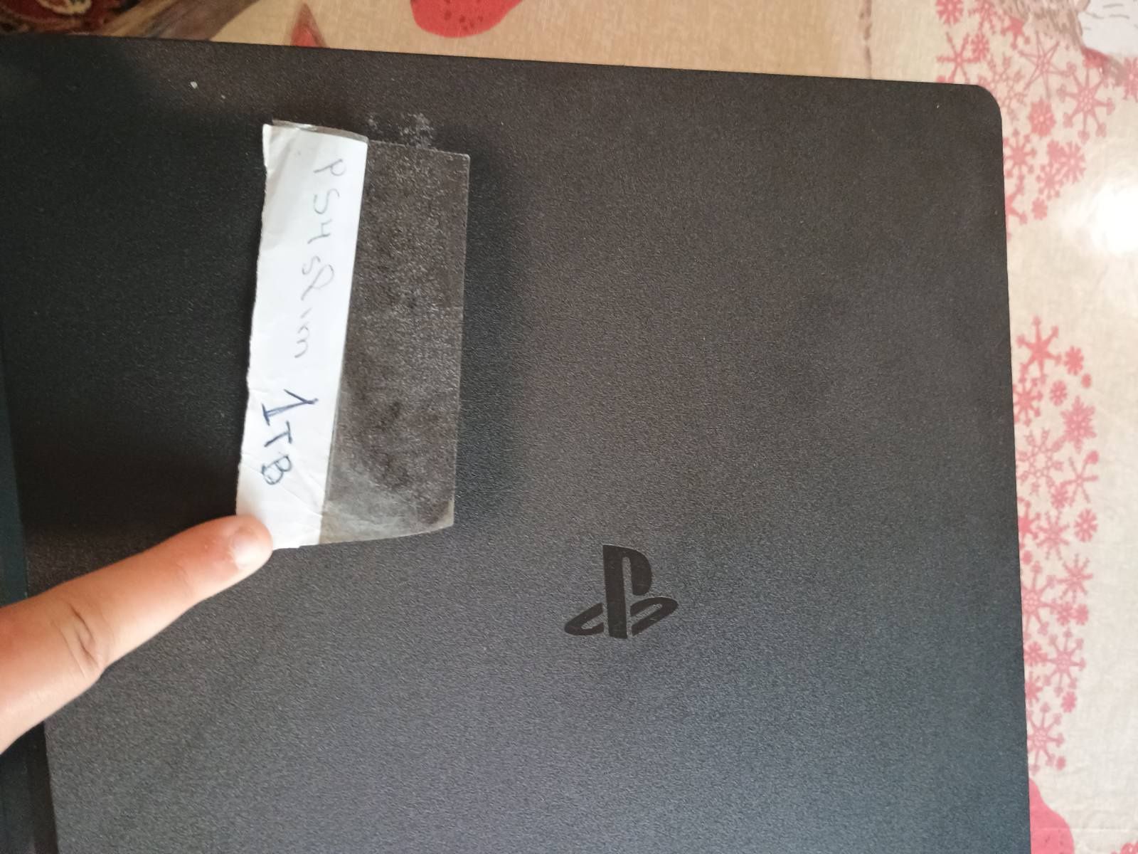 Ps4 slim l 1TB с пет игри и нов джойстик