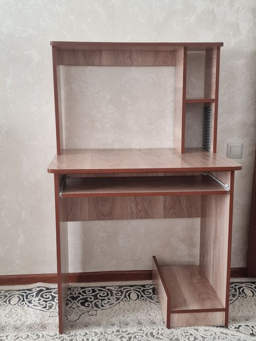 Продам компьютерный стол