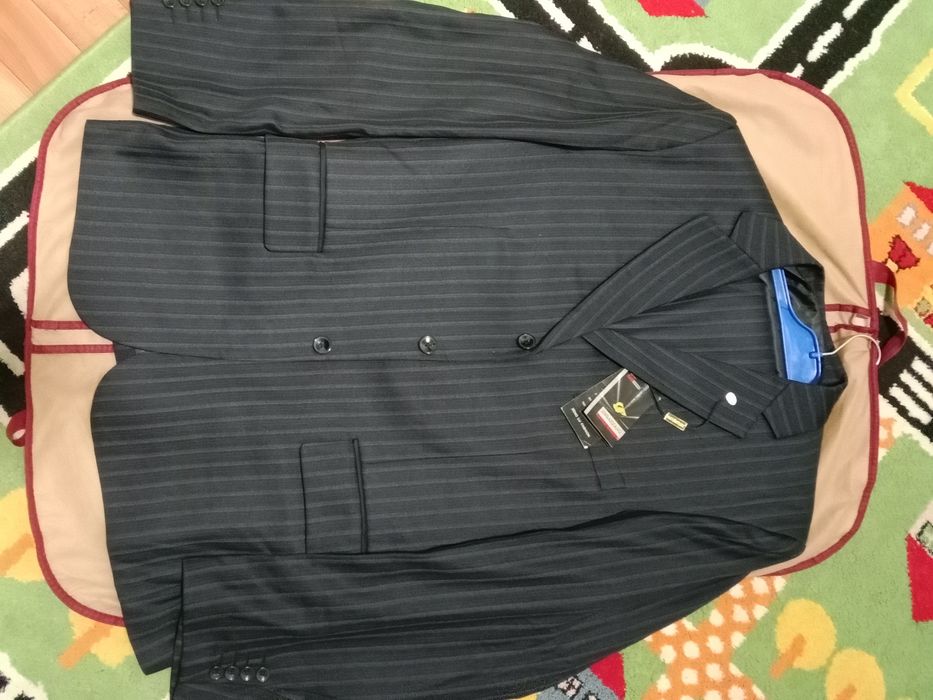 Костюм мужской тройка