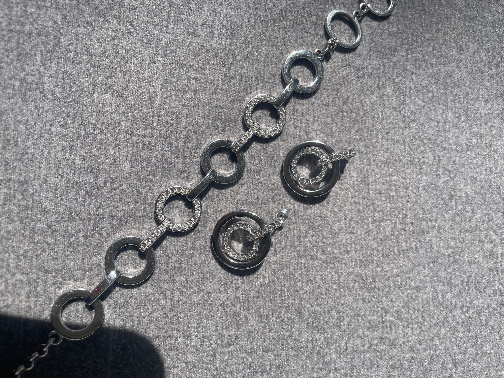 Комплект обеци и гривна Swarovski