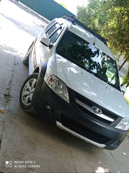 Lada largus cross