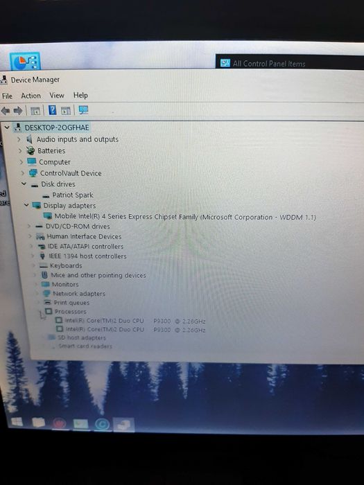 Laptop DELL LATITUDE E4300 + incarcator + geanta