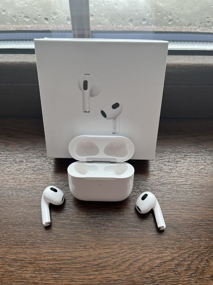 Air Pods 3 noi la cutie