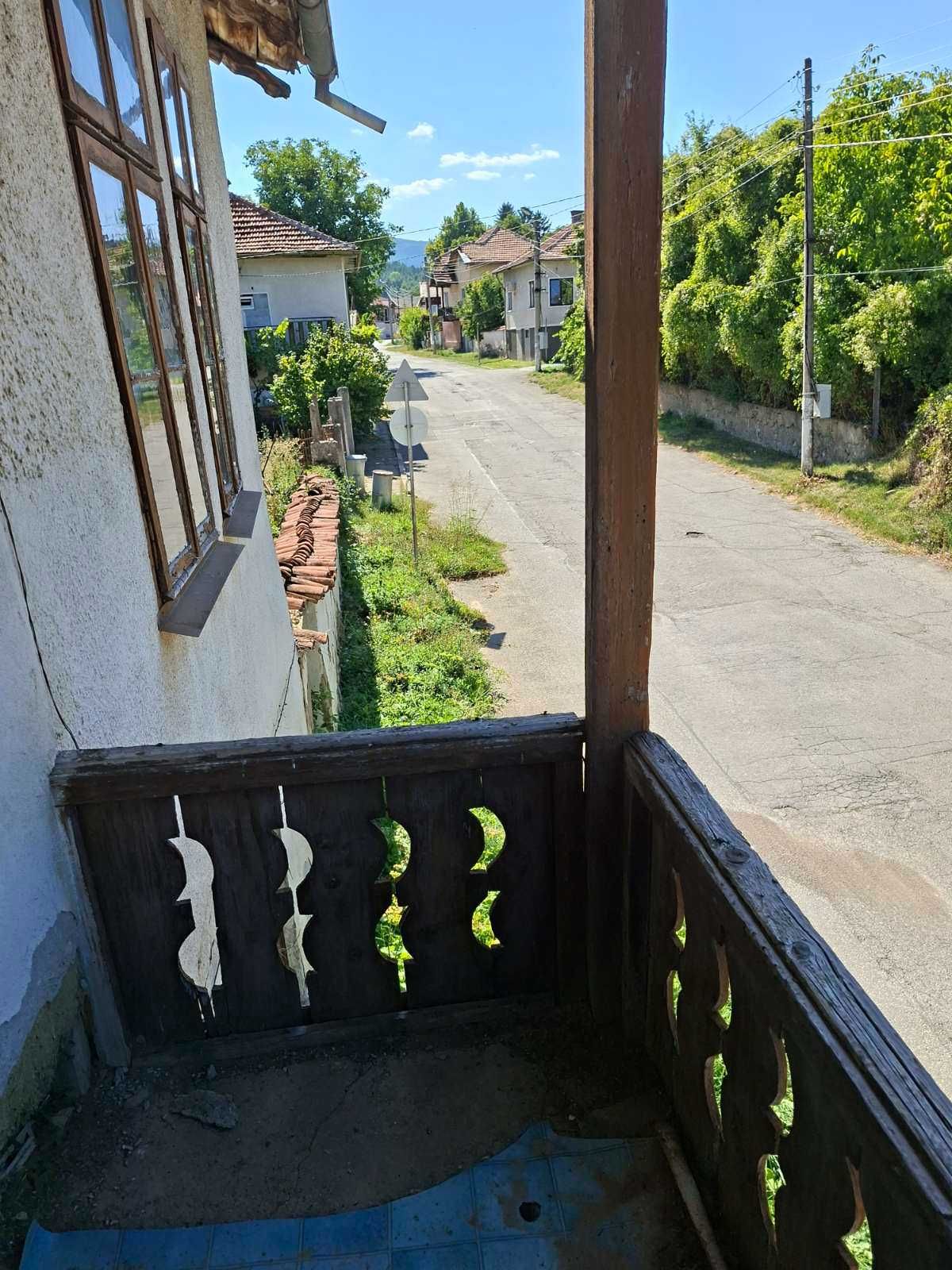 Продава къща в село Берсин.