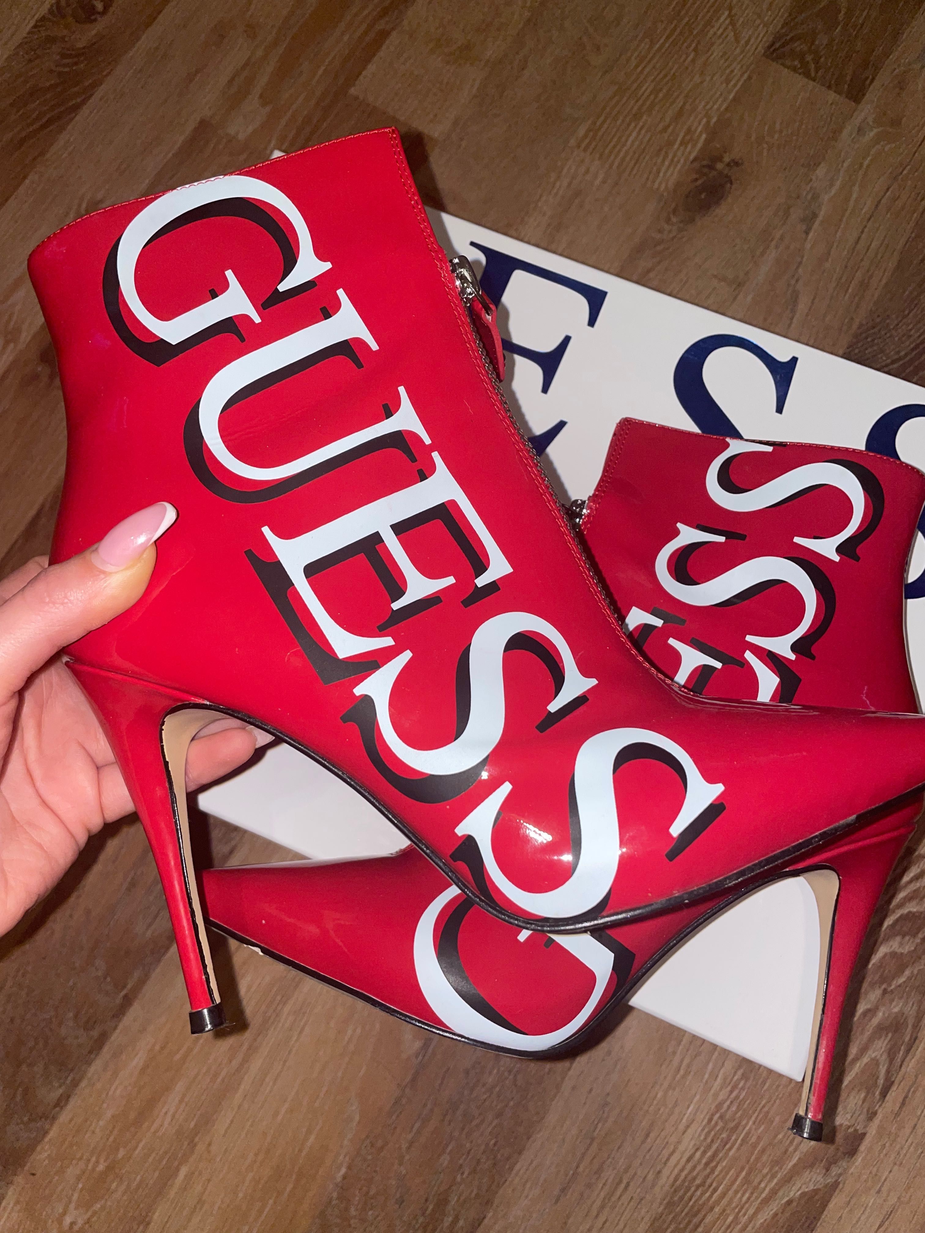 Боти Guess червени