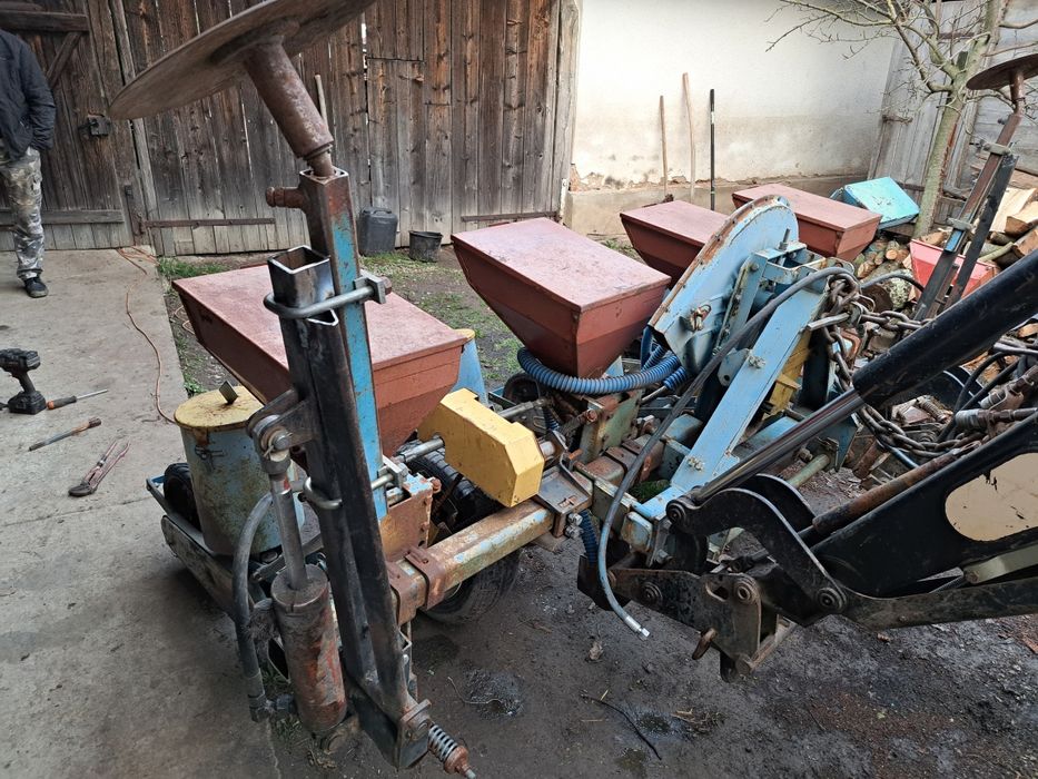 Semanatoare porumb spc 4 si 6 cu fertilizare