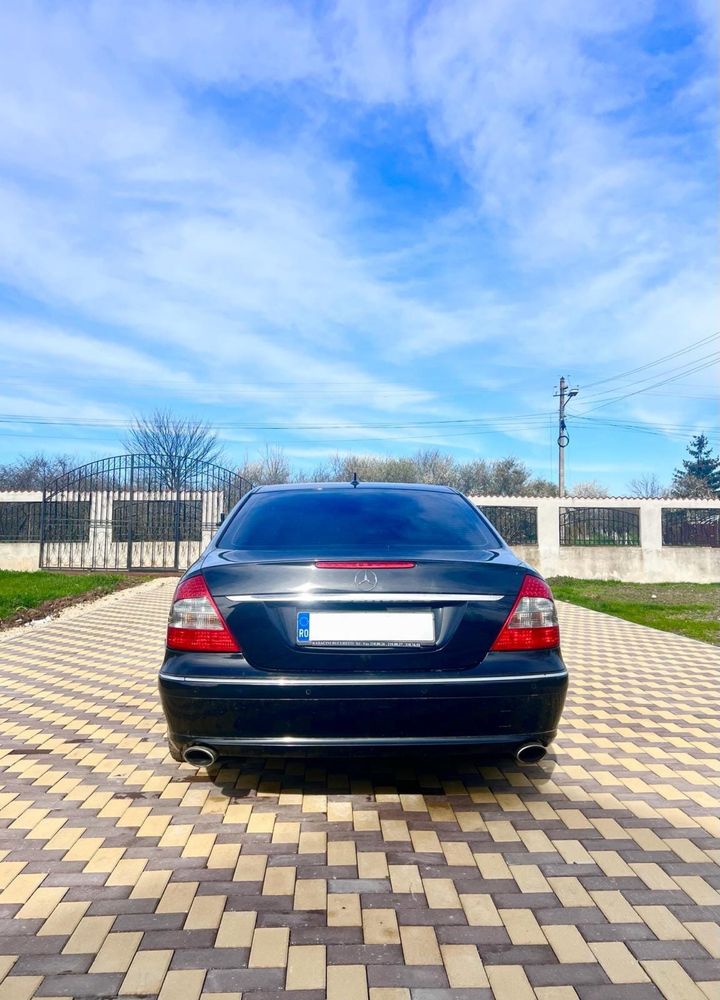 Vând Mercedes Benz E320 W211